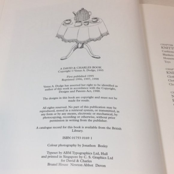 LIKE NEW Book: Doll's House Needlecrafts Over 250 Projects, Venus A Dodge 1998 - Picture 5 of 7